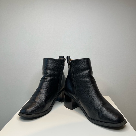 BLACK BOOTS - Picture 2 of 6